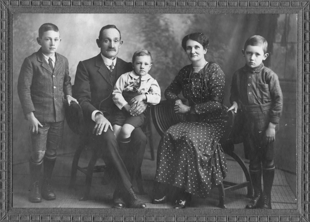 Jack, George, Colin, Elizabeth and Norman Hoschke, 1913