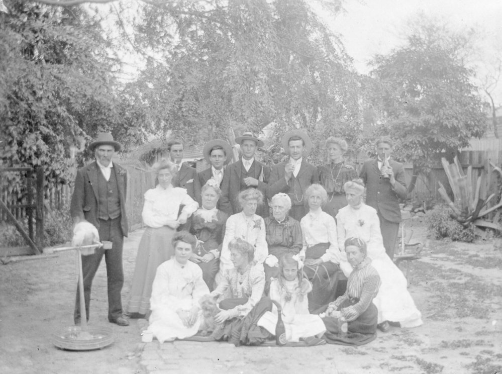 Janet Mary Korff and family, early 1900s