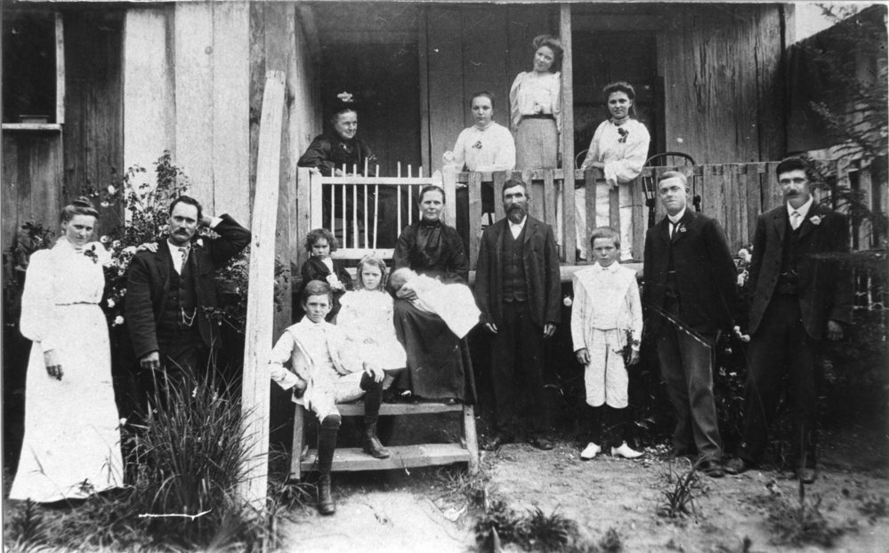 Hoschke and Manson family group, 1907