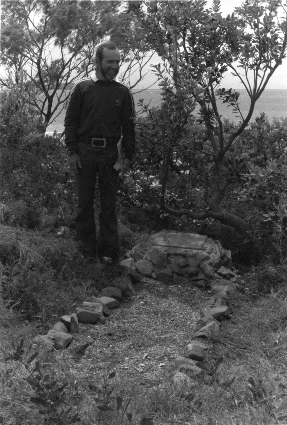 Gravesite for a victim of the collision between the "Helen Nicoll" and the "Keilawarra", 1981