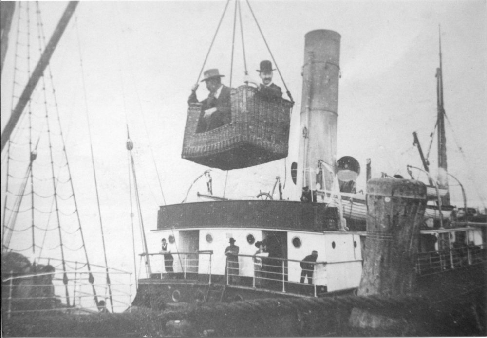 Passengers landing by basket at the Jetty, c. 1910