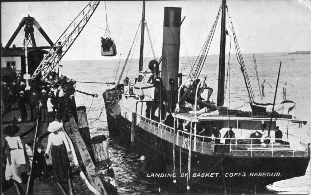 Landing by basket, 1908