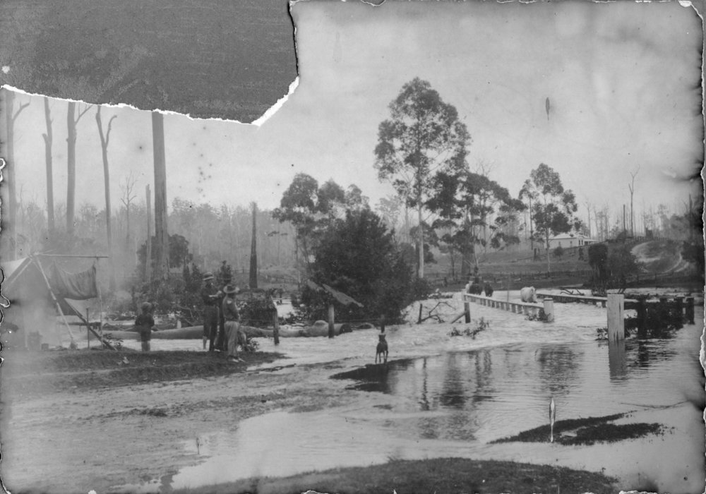 The flooded Orara River cascading over the Duncan's Crossing bridge, c. 1905