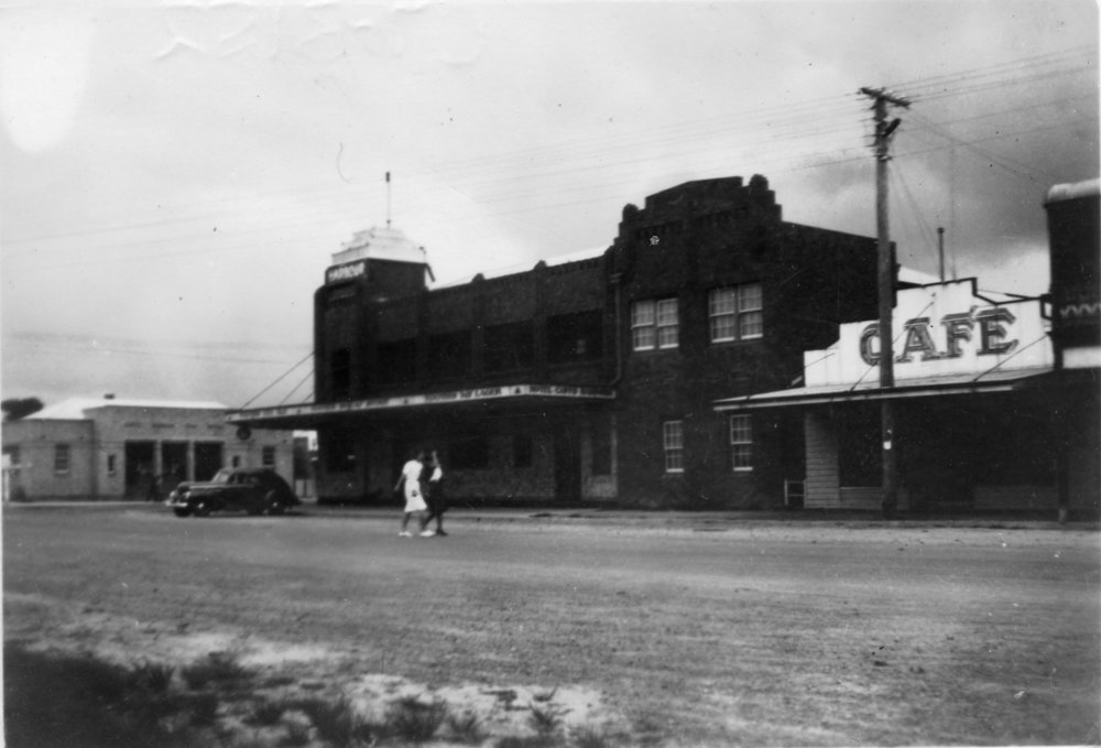 Coffs Hotel on Grafton Street, mid 1940s