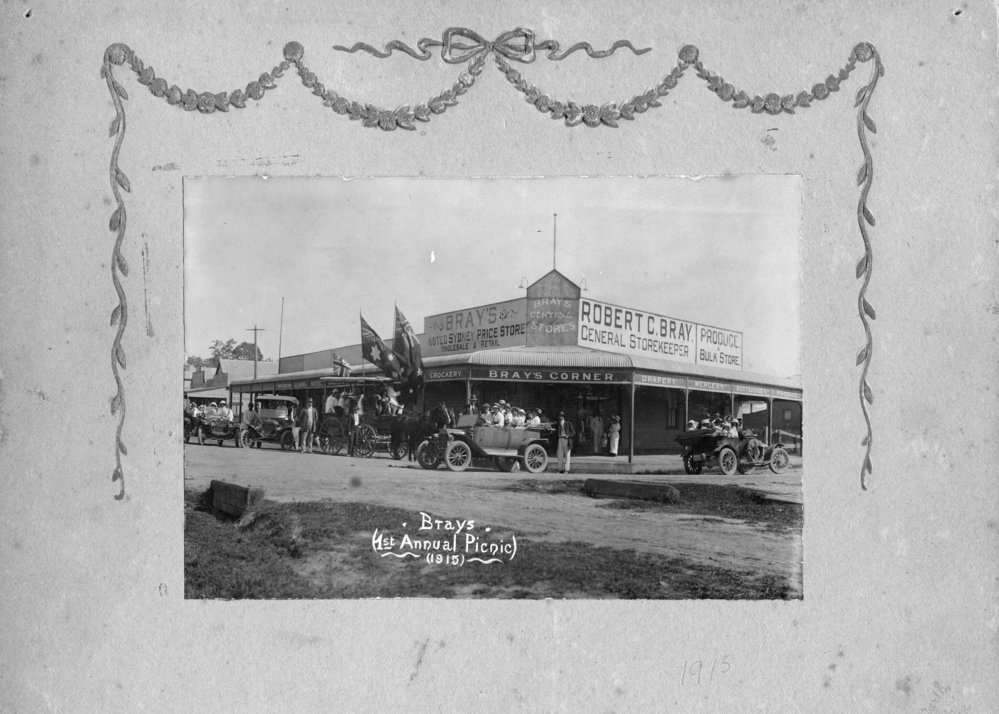 Cars ready to leave for Bray's first Annual Picnic, 1915 