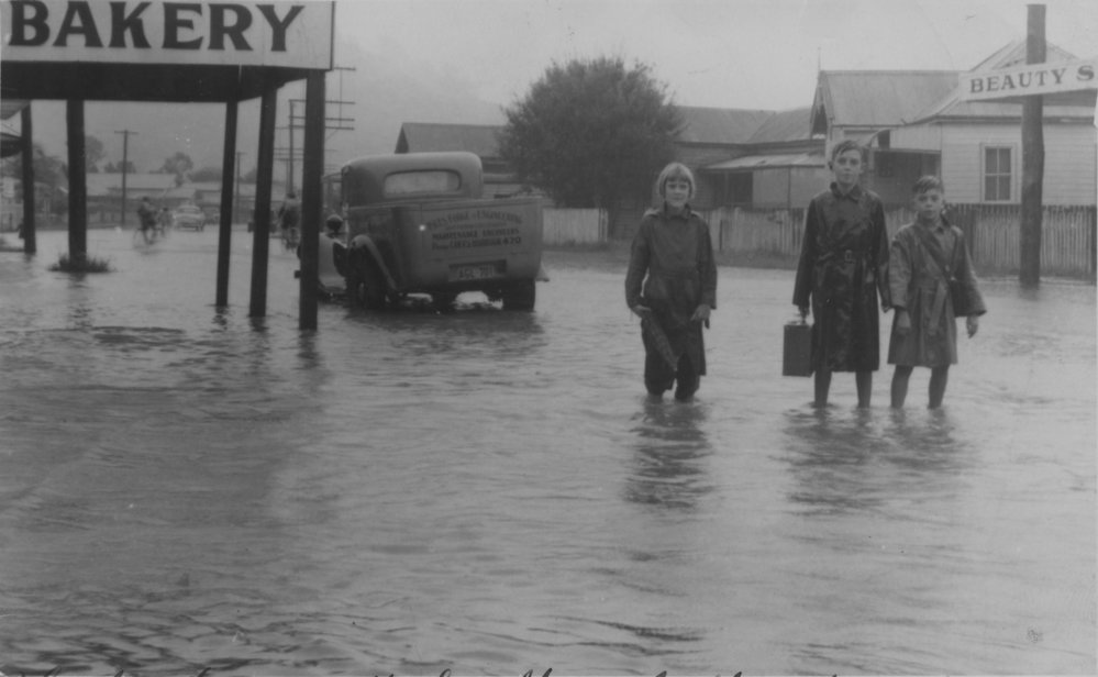 The Big Wet near Fryer's Bakery in High Street, February 1953 