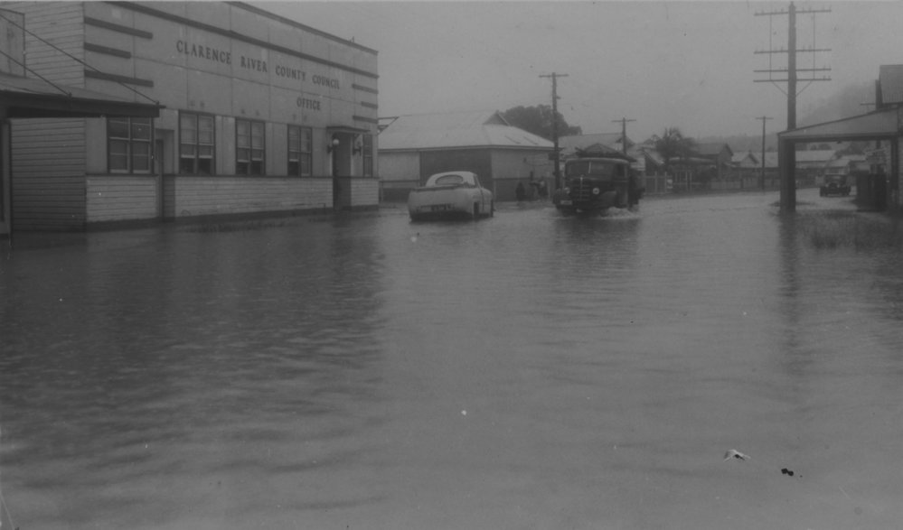 Floodwaters on High Street, February 1953 