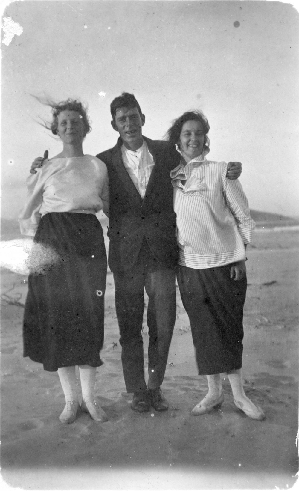 Peg Robinson with Eric Eckford and friend, c.1920