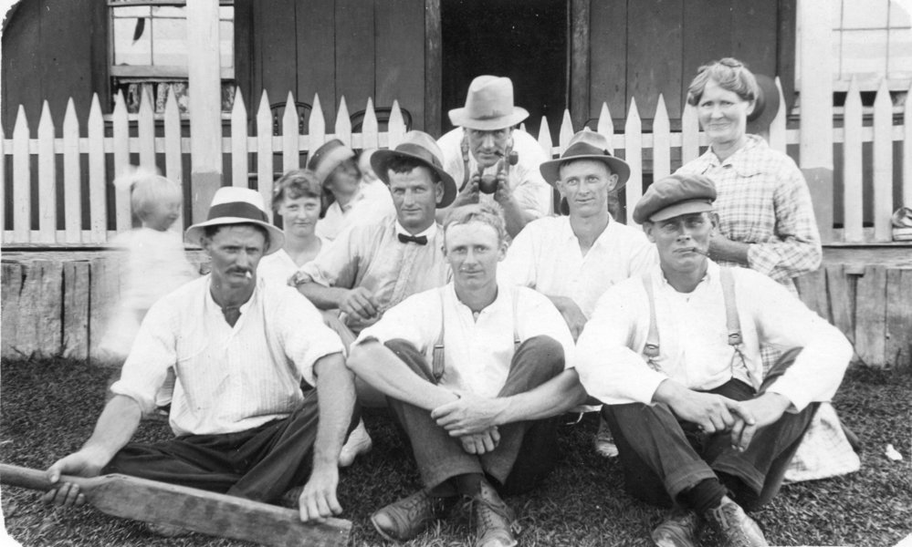 Gardiner family cricket team, 1923