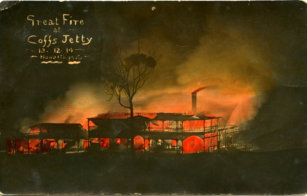Huge blaze at Jetty Town, 13 December 1914