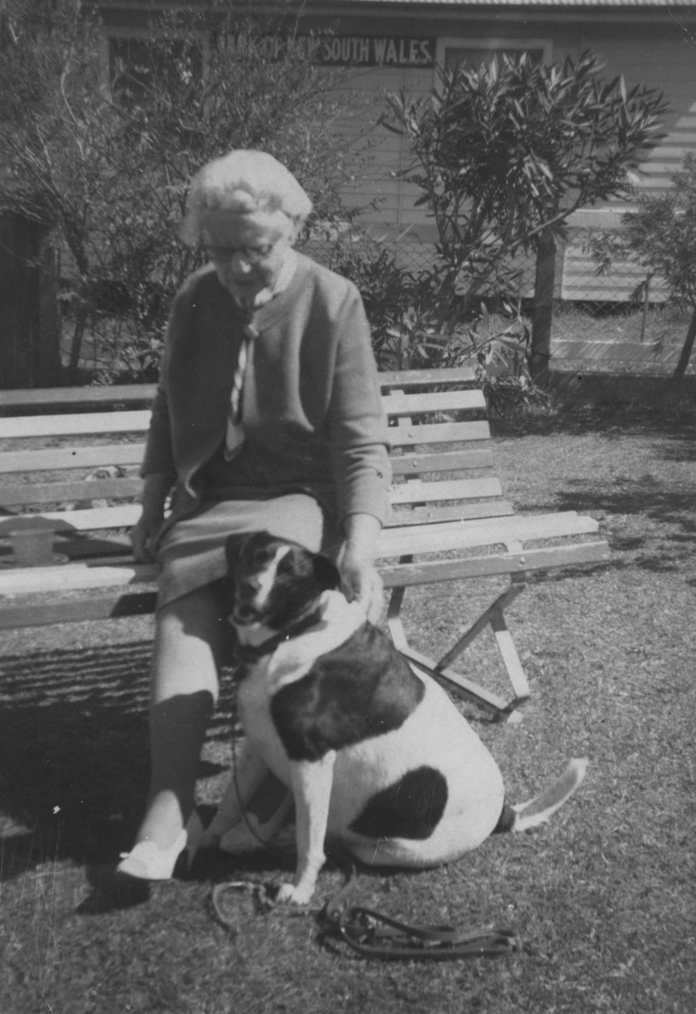 Portrait of Maud Fisher in front of the Bank of New South Wales, 1967