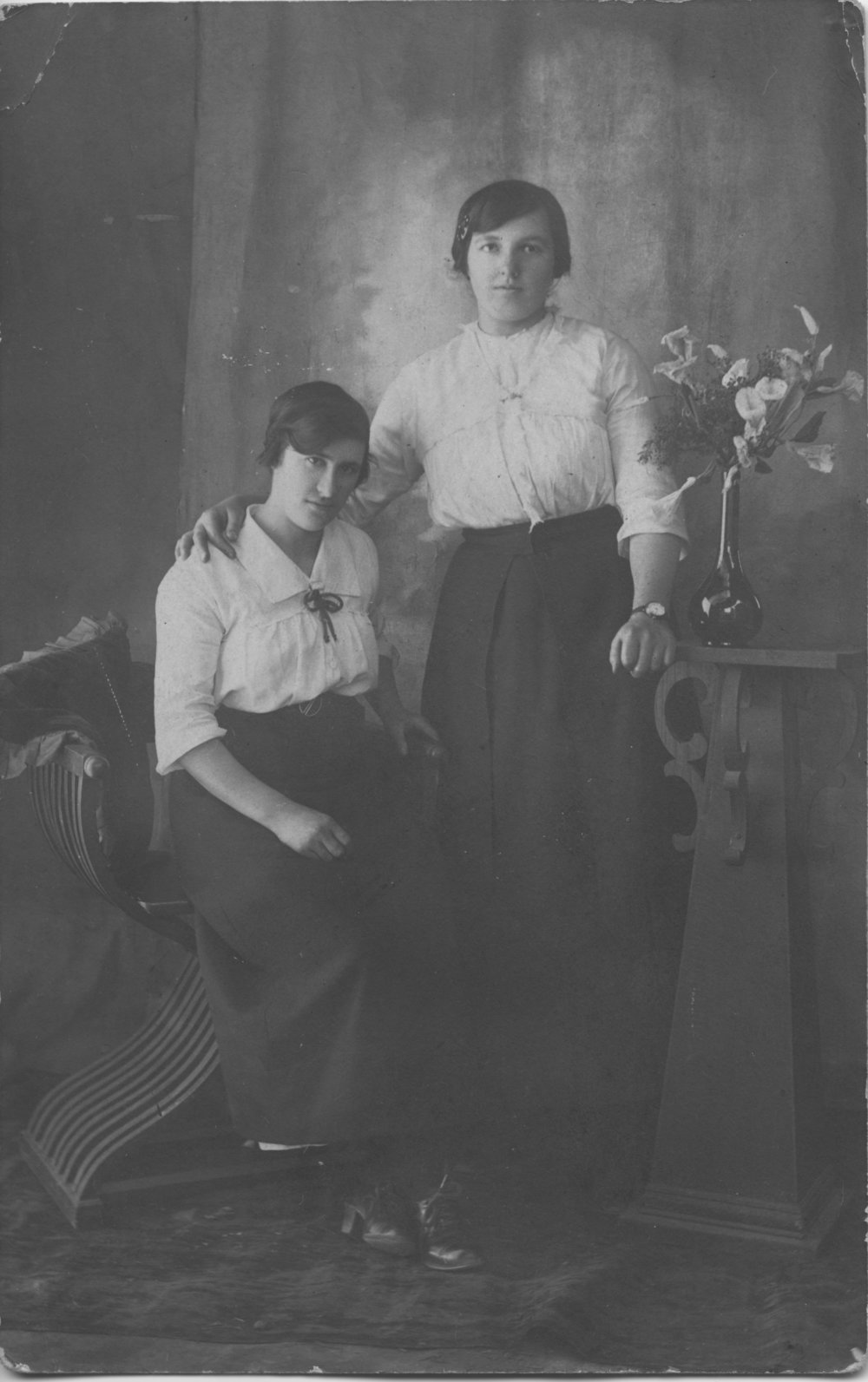 Portrait of Ivy and Lola Frost, 1916 