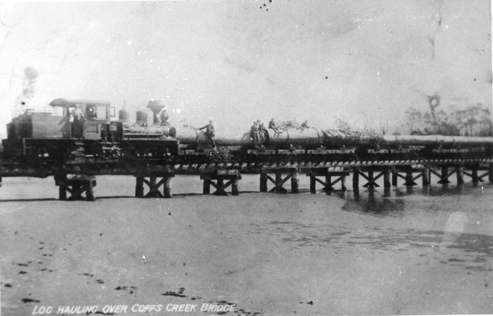 Log hauling over Coffs Creek railway bridge, 1910