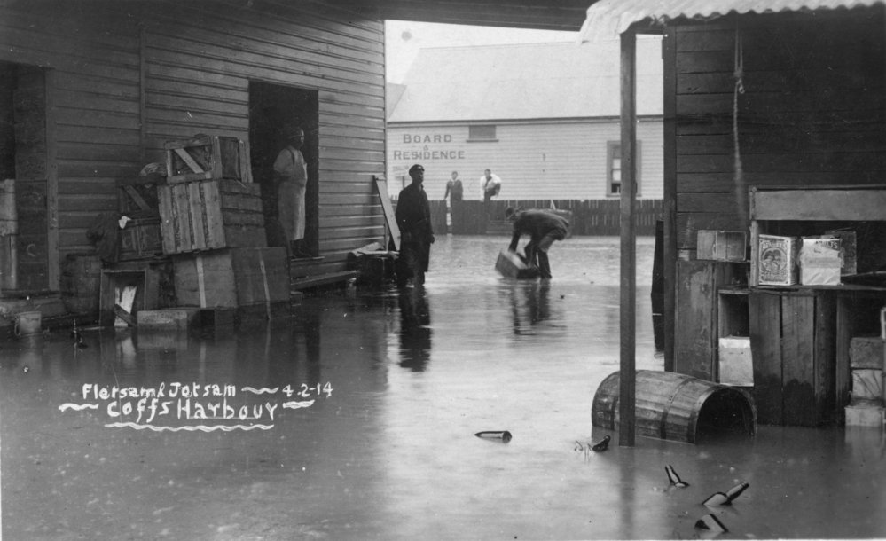 Floodwater at Bray's Store on the corner of Moonee and High Street, 5 March 1914 