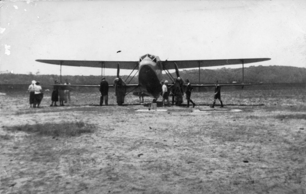 De Havilland DH 89 Dragon Rapide VH-UVS aeroplane at Coffs Harbour Aerodrome, 1937
