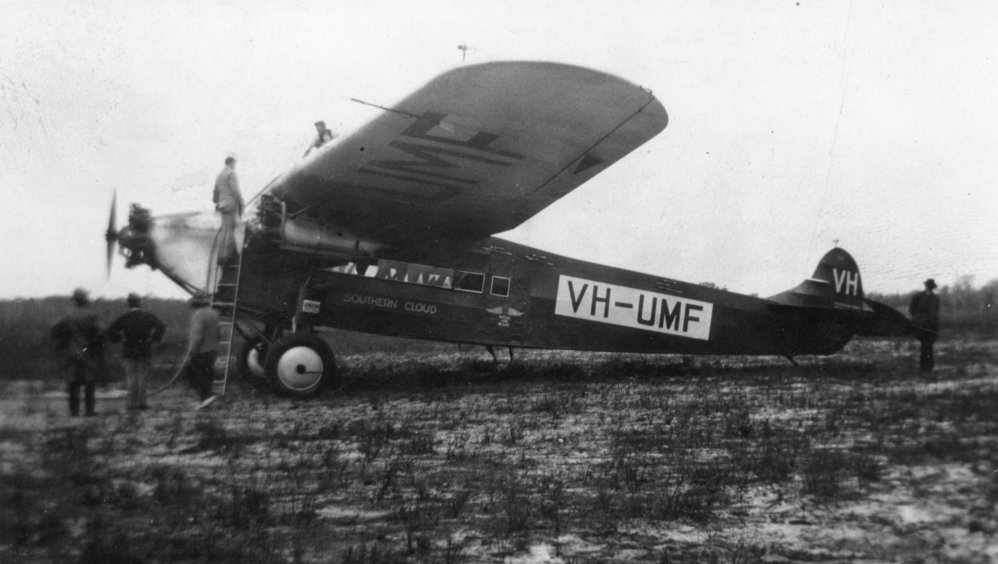 The 'Southern Cloud' refuelling at Coffs Harbour Aerodrome, July 1930 