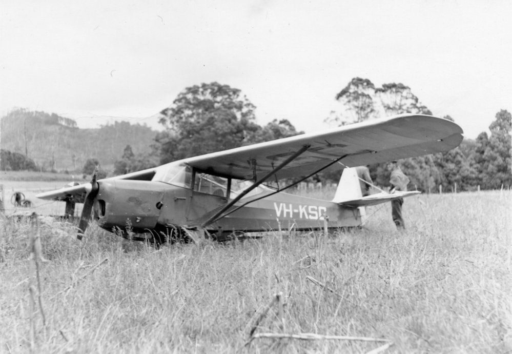 Auster Autocrat plane crashed in a paddock at Karangi, 10 January 1951 