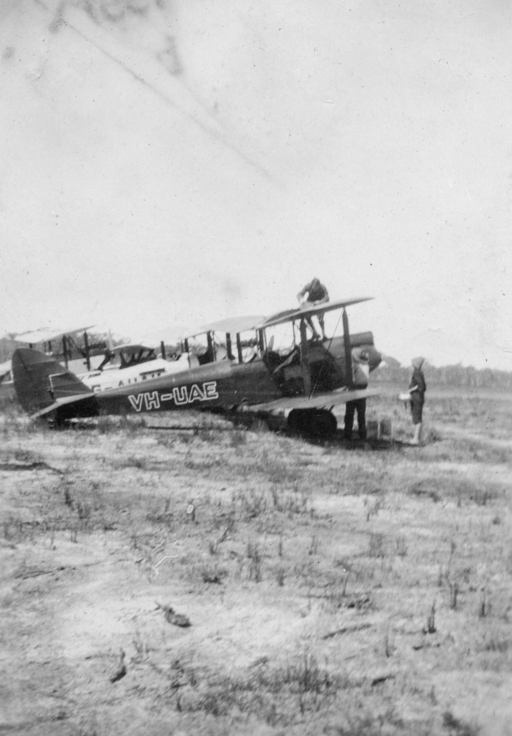 De Havilland DH 60 Moth aeroplane refuelling during the Adelaide Centenary Air Race, December 1936 
