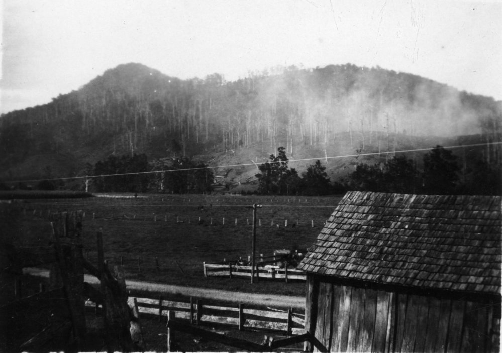 Slab &amp; shingle barn at McGuigan's farm "Creeside", c. 1940