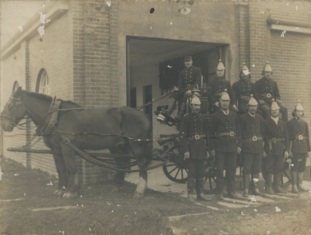 Horse drawn fire engine, 1918