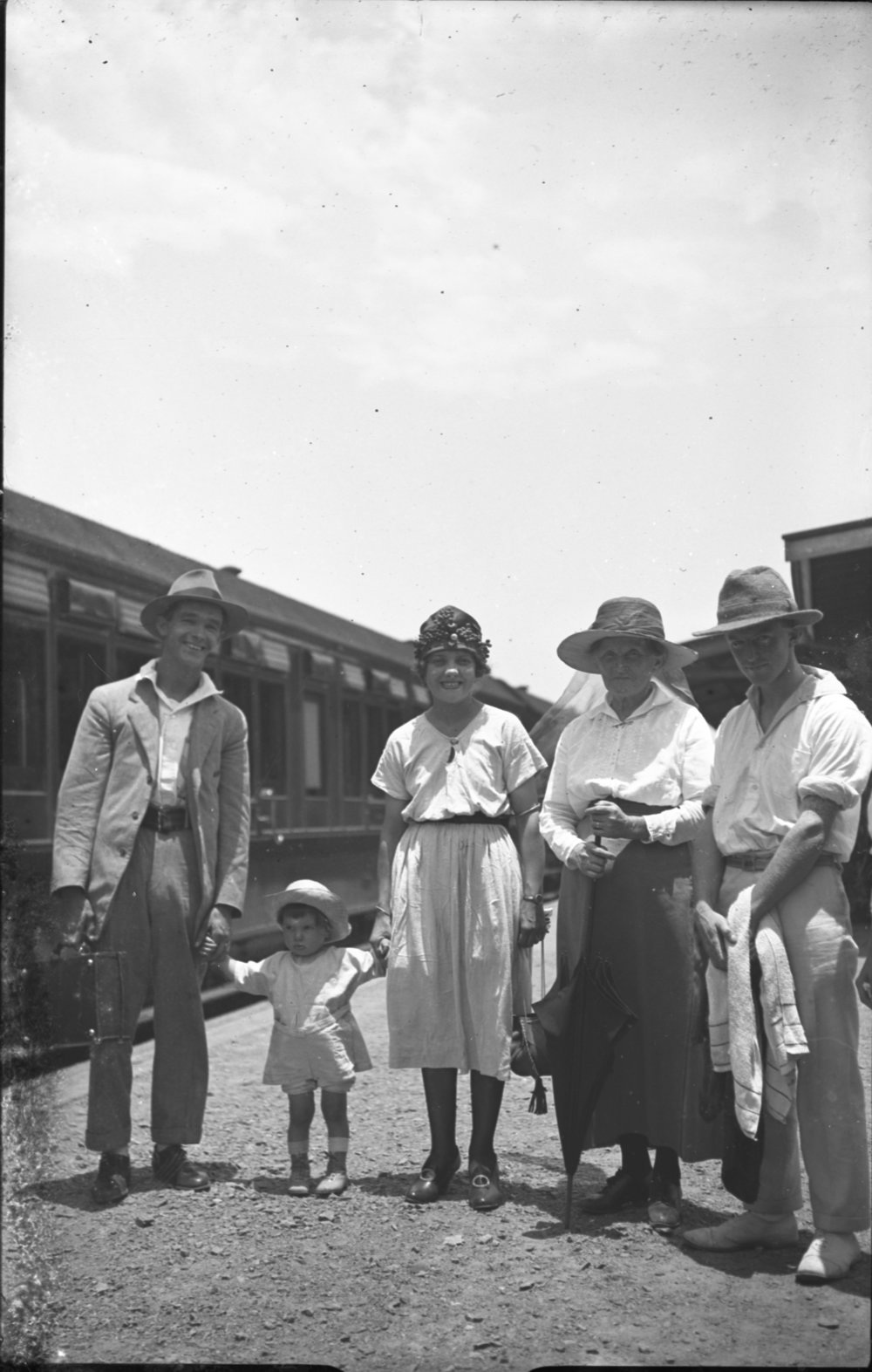 Passengers on Coffs Harbour railway station beside the Sunday train, 19 November 1922