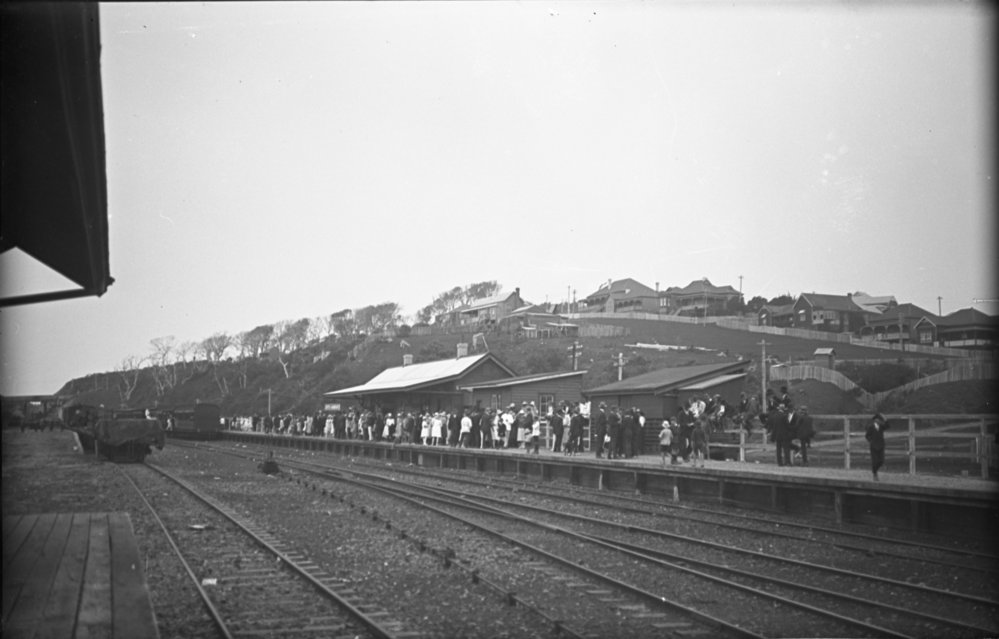Crowd at the Railway Station, 19 November 1922 