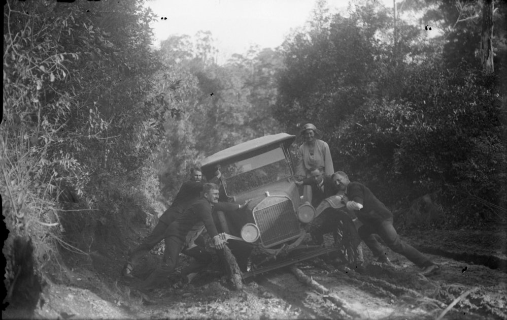 M.U.I.O.O.F. delegates trying to free a bogged car on their return from Frederickton, 29 July 1923