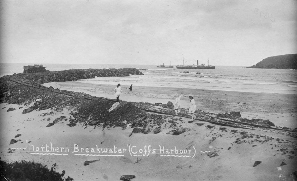 Northern breakwater under construction, 1916