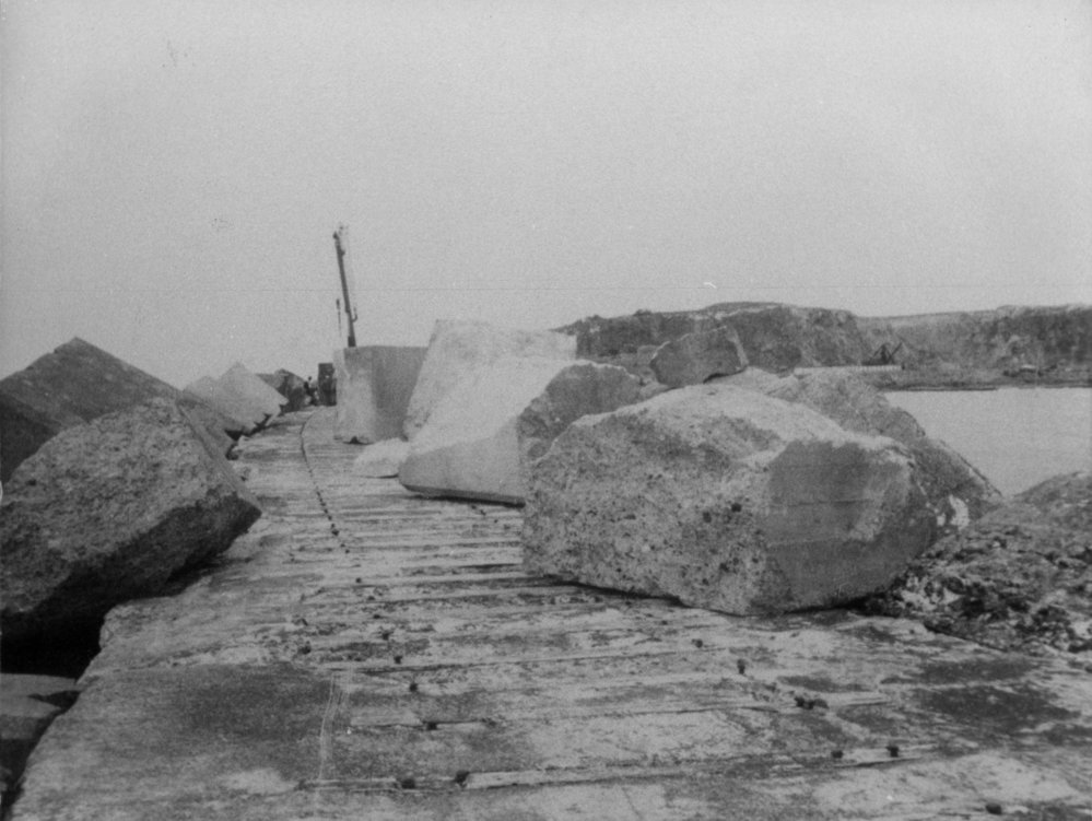 Block repositioning on the eastern breakwall, August 1974 | Coffs ...