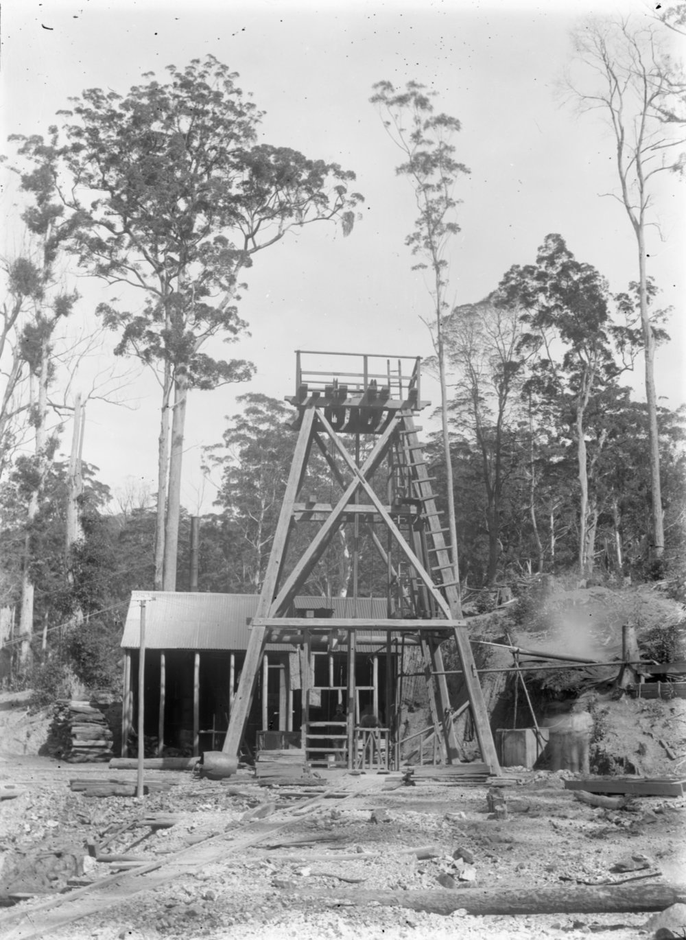 Mine shaft head and windlass at Beacon Mine, c. 1898