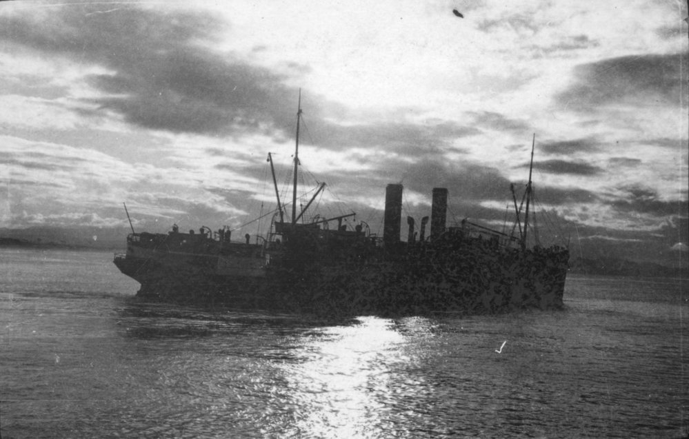 Passenger steamship departing from Byron Bay, c.1912