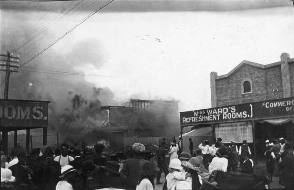 Miss Ward's Refreshment Rooms threatened by fire in Byron Bay, c.1912