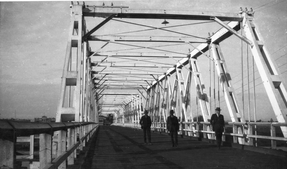 Road bridge over the Macleay River on a Masonic Lodge trip, July 1923