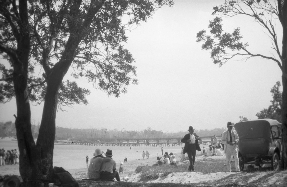 Picnicking on the banks of Coffs Creek, 26 December 1924