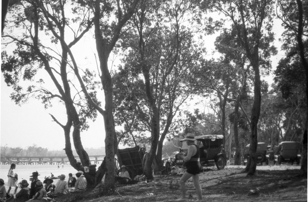 Picnicking on the north bank of Coffs Creek, 26 December 1924