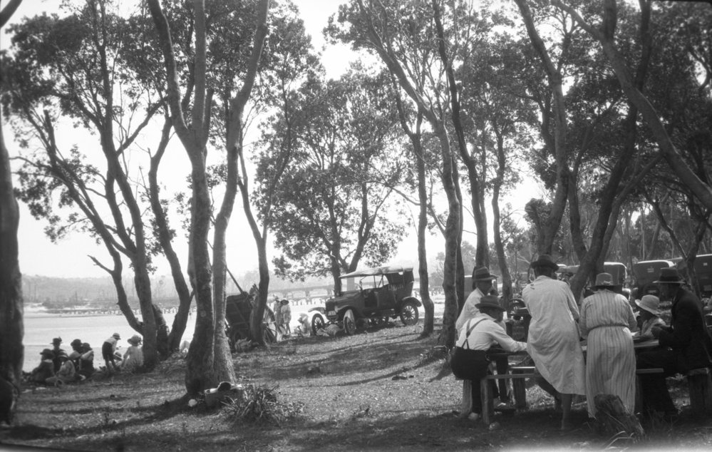 Picnicking on the north bank of Coffs Creek, 26 December 1924
