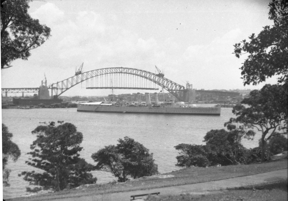 Sydney Harbour Bridge under construction, 1930
