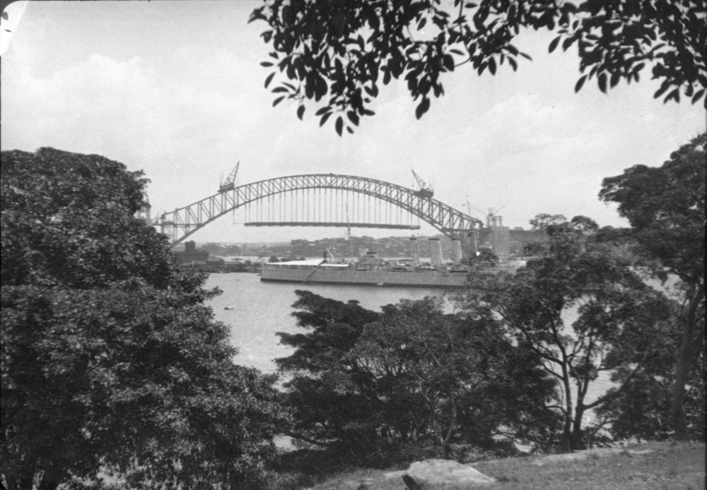 Sydney Harbour Bridge under construction, 1930