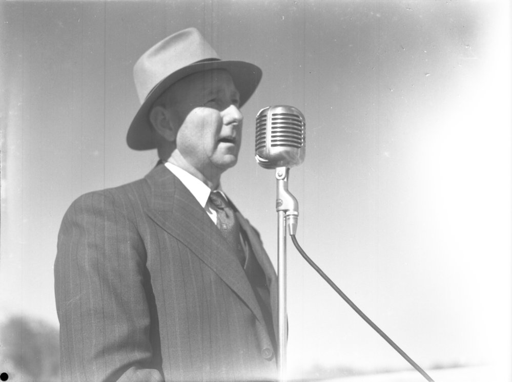 Roy Dowling at the inaugural Coffs Harbour Racing Club reopening meet, 7 August 1948