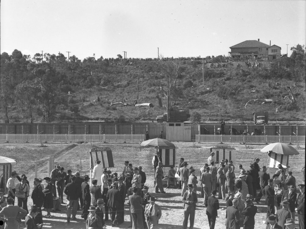 Bookies' pit and the outside crowd on the hill at the Coffs Harbour Racing Club's inaugural meet, 7 August 1948
