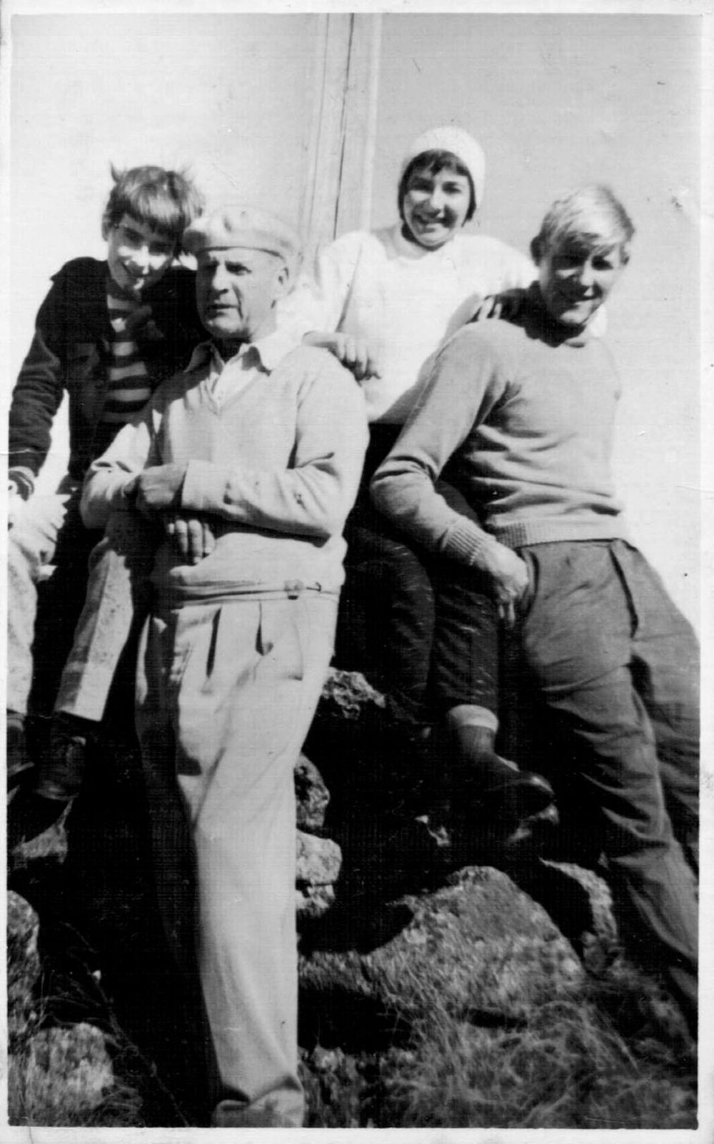 Ailsa and Felicity McGregor with David and Robert Nicol at Point Lookout, 1950s