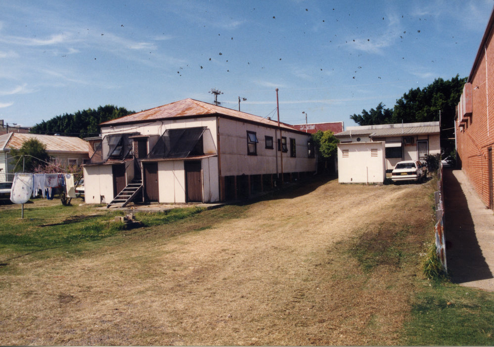 The laneway to shops on First Avenue beside the Amusu picture theatre, c.1975