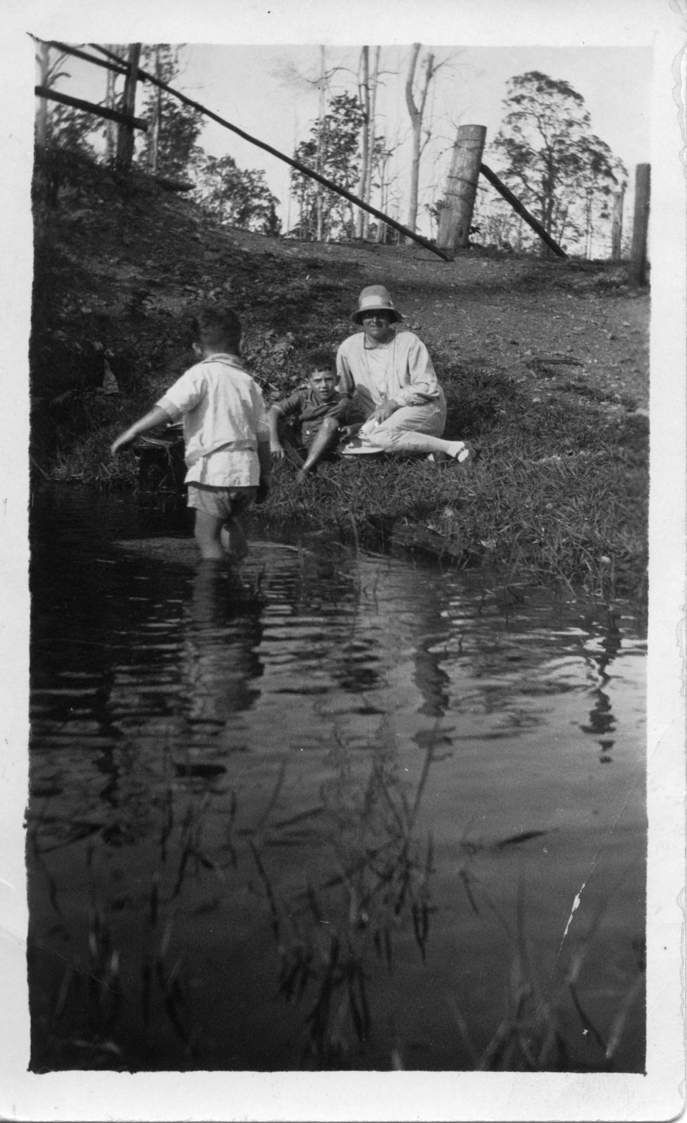 Gertie Dean with Harlie and Ian Eckford, March 1929 