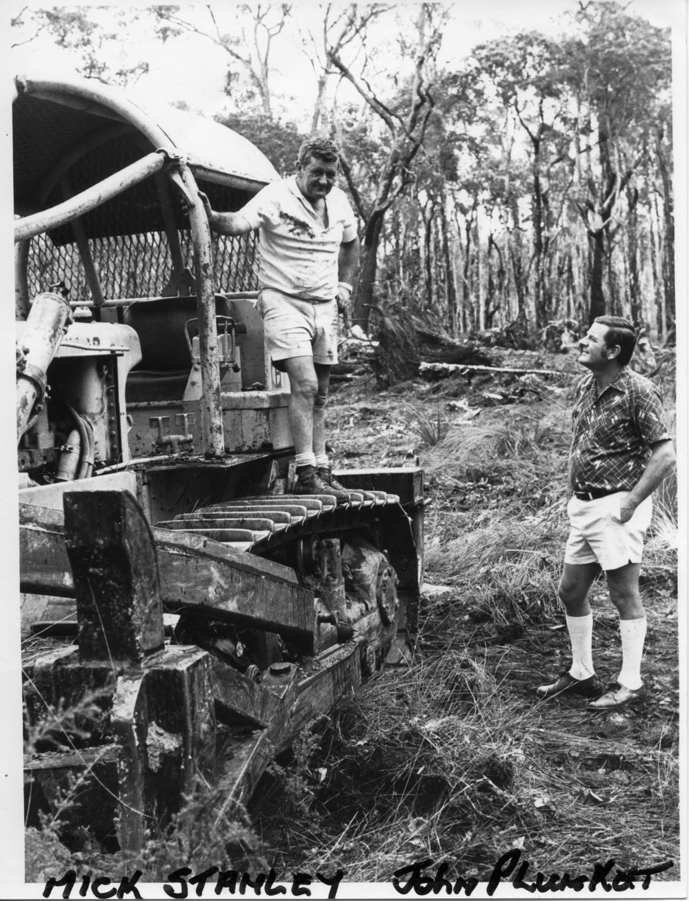 Clearing a site for the new Sawtell Surf Clubhouse, 1982 