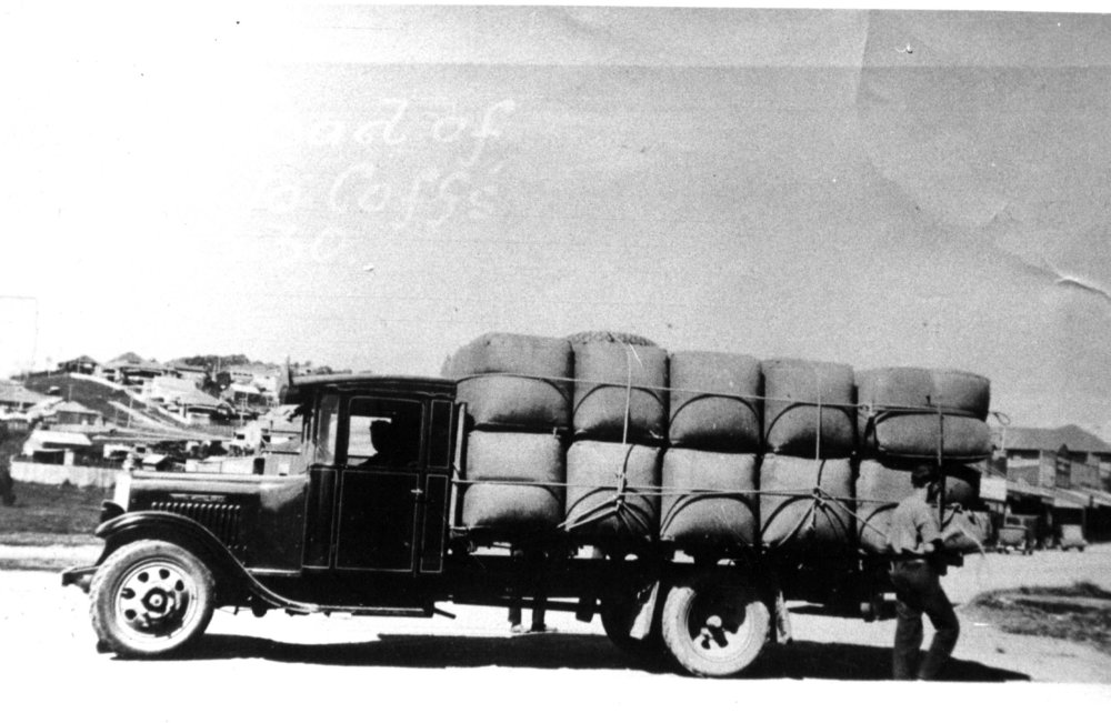 Wool bales from the New England region to Coffs Harbour Jetty for the first shipment to Sydney, 4 March 1930