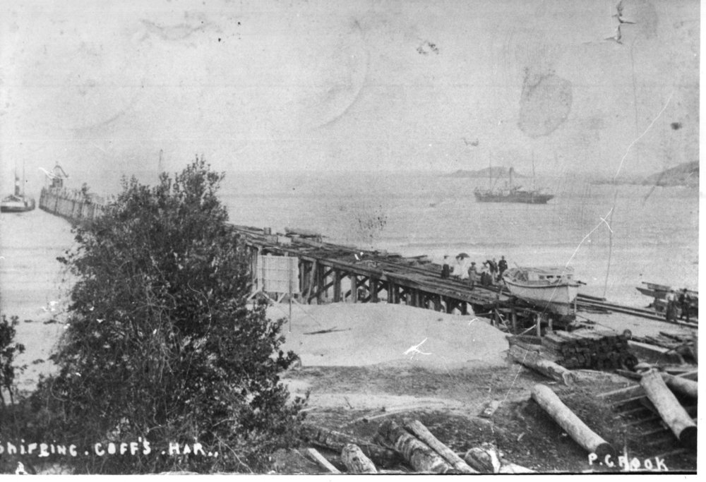 Shipping and the jetty in the Harbour, early 1900s