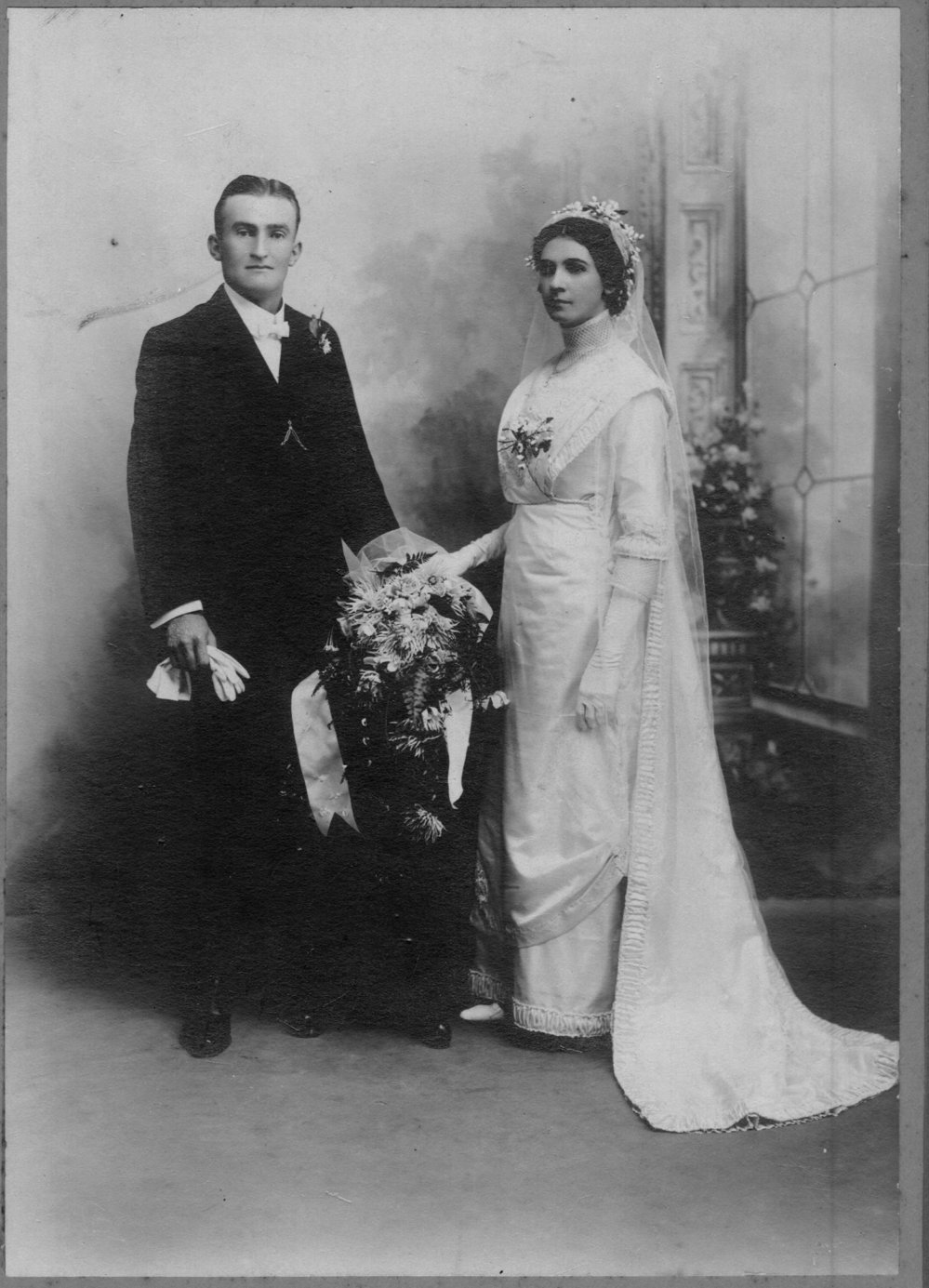 Wedding portrait Percy Crook and Daisy Florence Fraser at Lismore, 19 April 1913