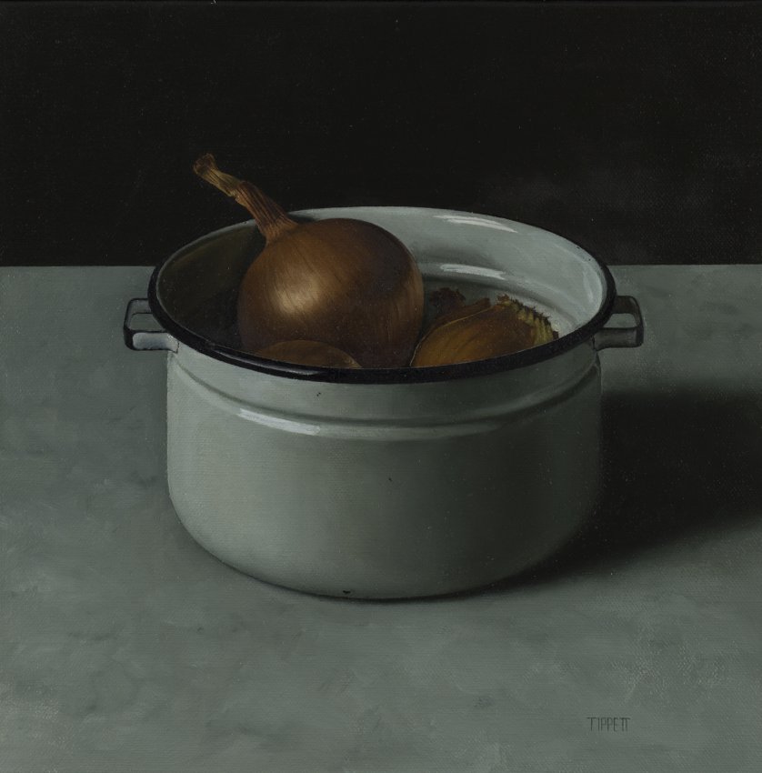 Onions in enamel bowl