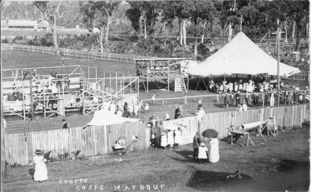 A sporting event opposite the Fitzroy Hotel, 1911 