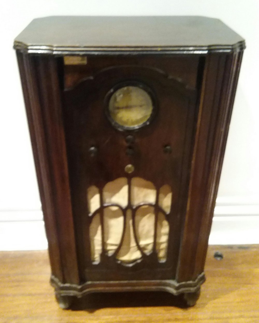 Console radio, 1934 | Coffs Collections